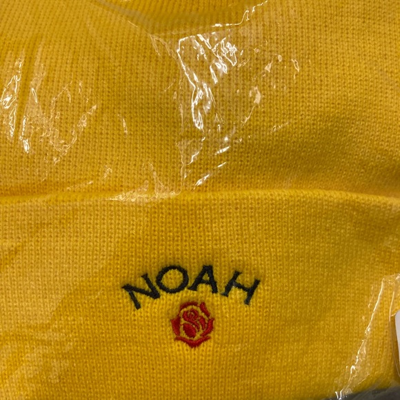 Noah Rose Beanie - Yellow - Picture 2 of 4